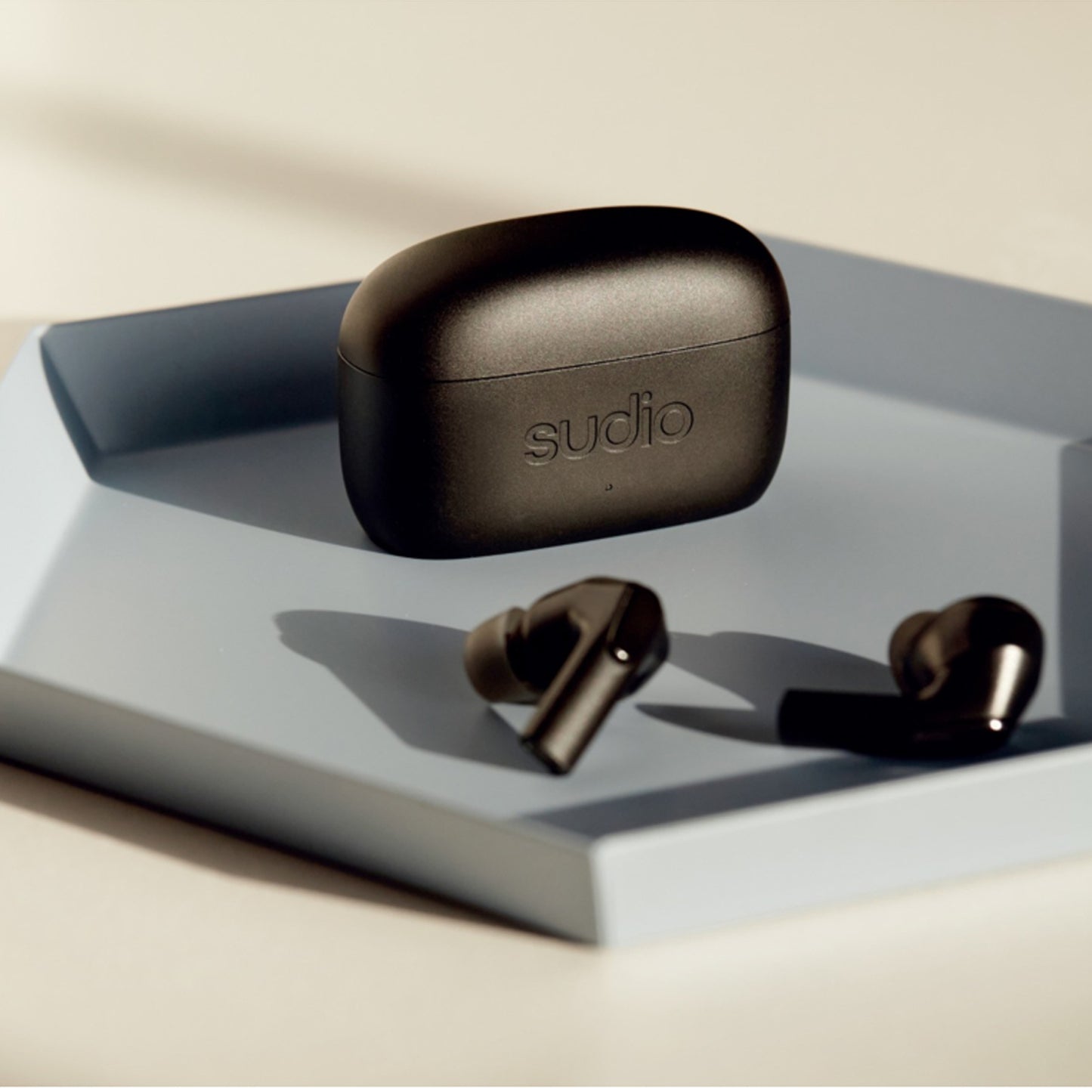 Sudio E3 Hybrid Active Noise Cancelling and AAC Codec - Play Time Up to 30 Hours  in Total