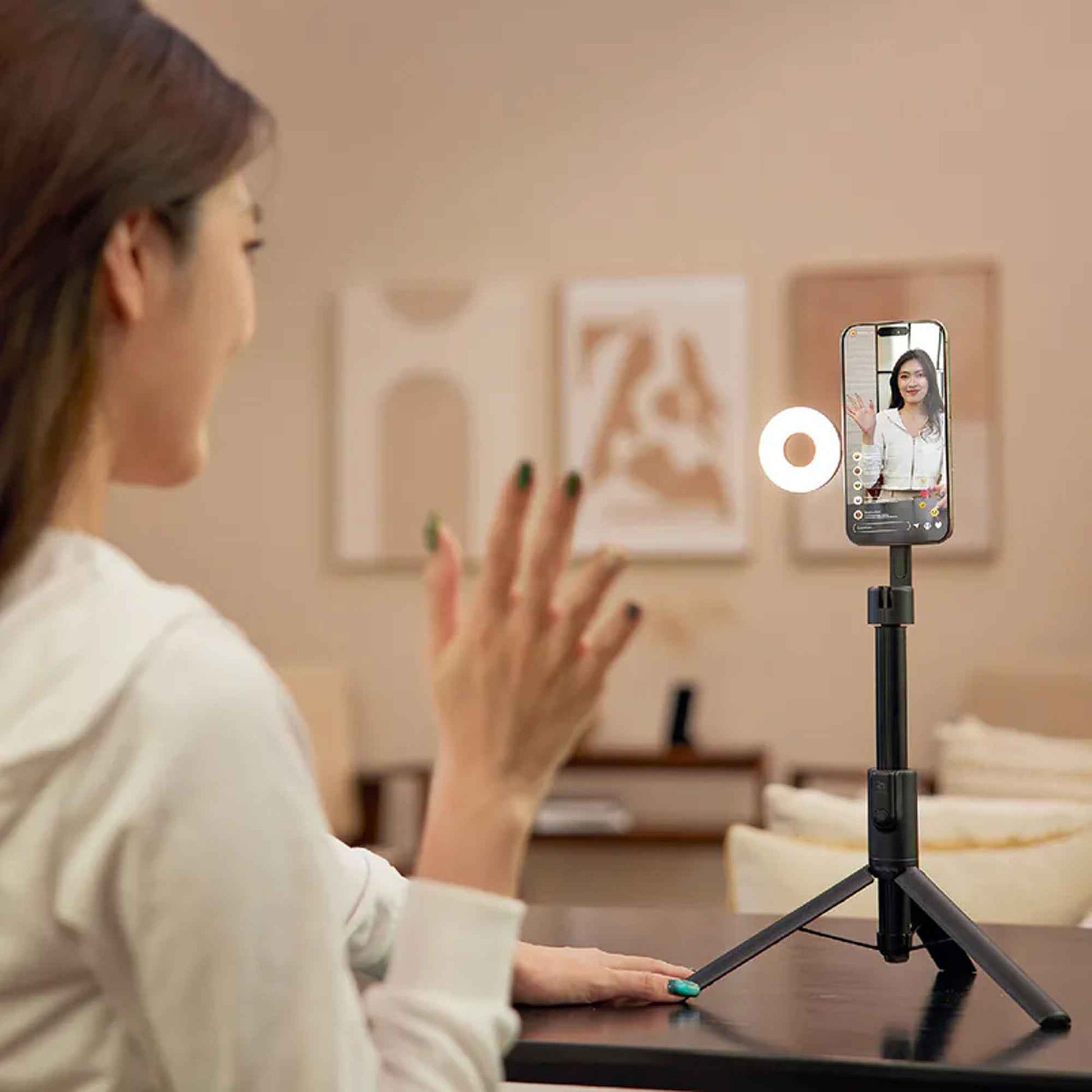 ADAM Elements SELFIE Pro Wireless Bluetooth Tripod Selfie Stick (1335mm) + SELFIE Light