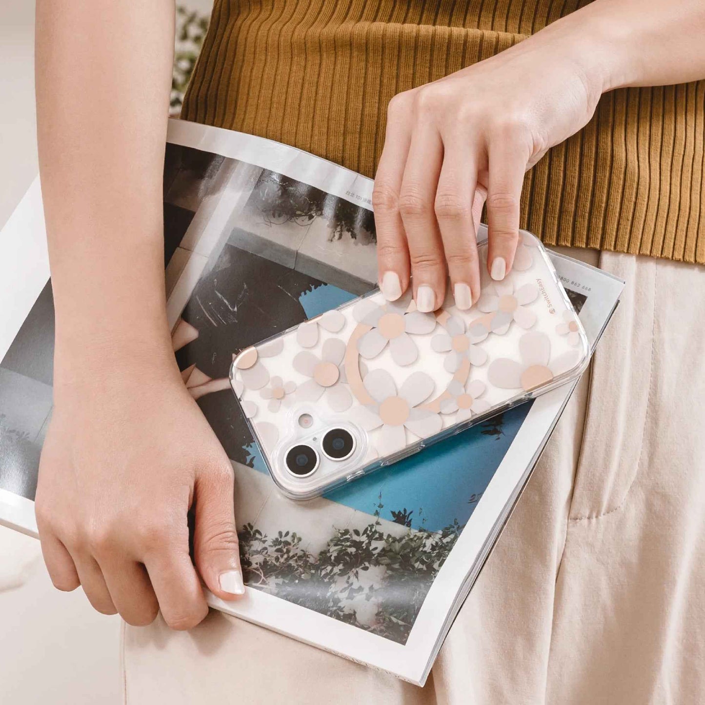 SwitchEasy Fleur M for iPhone 17 Series - Magsafe Compatible