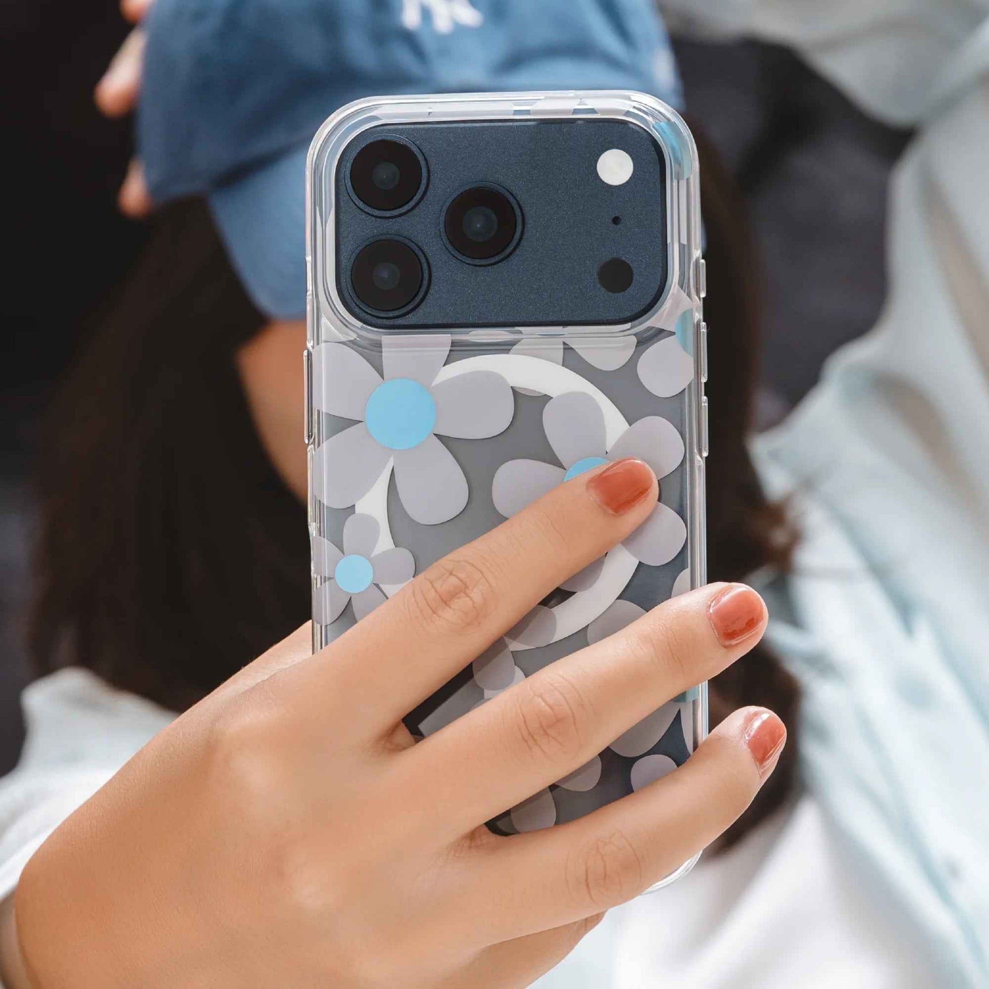 SwitchEasy Fleur M for iPhone 17 Series - Magsafe Compatible