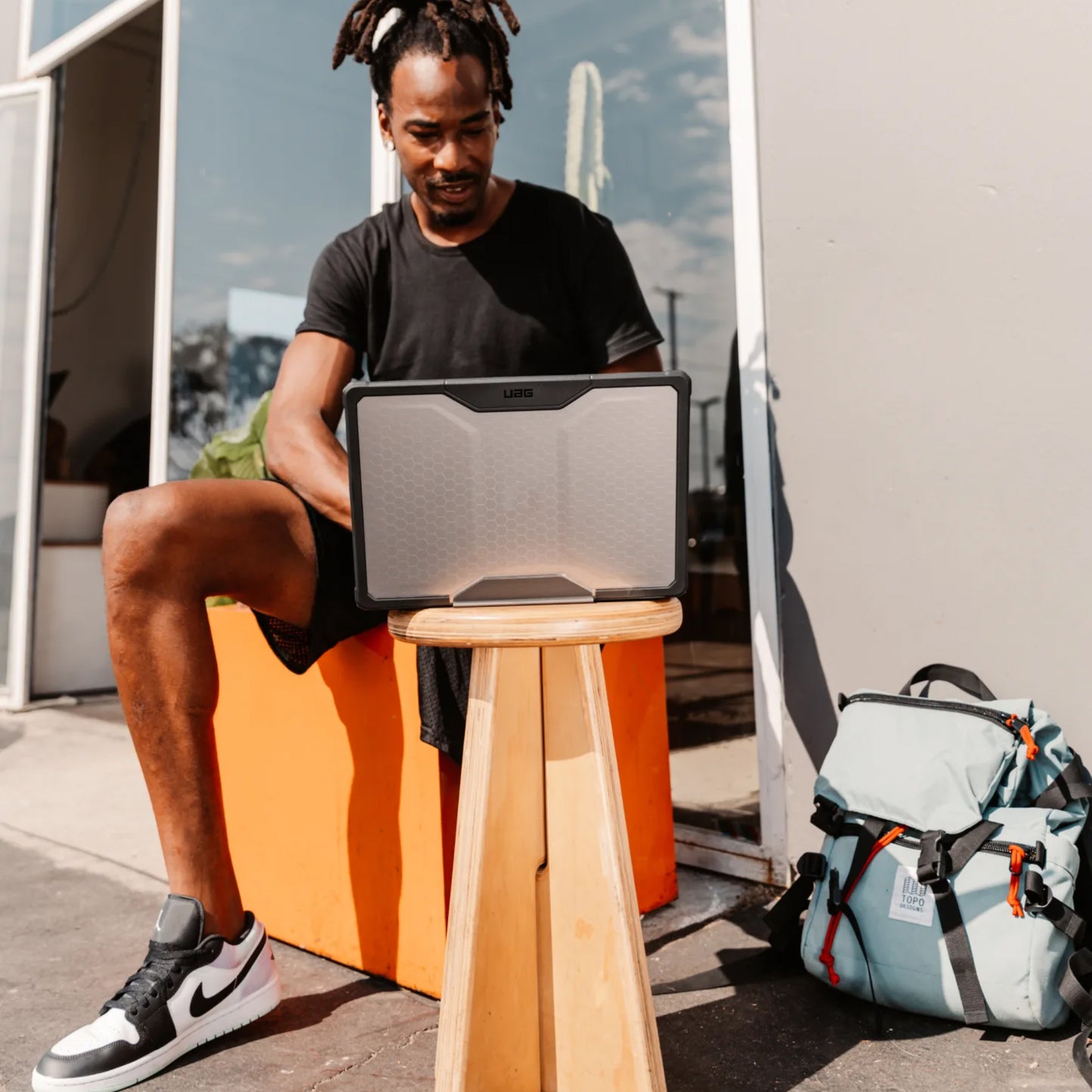 UAG Plyo for MacBook Air 13" ( M2 / M3 ) ( 2022 / 2024 ) - Ice/Black - Forexengineer -Malaysia- 840283906060