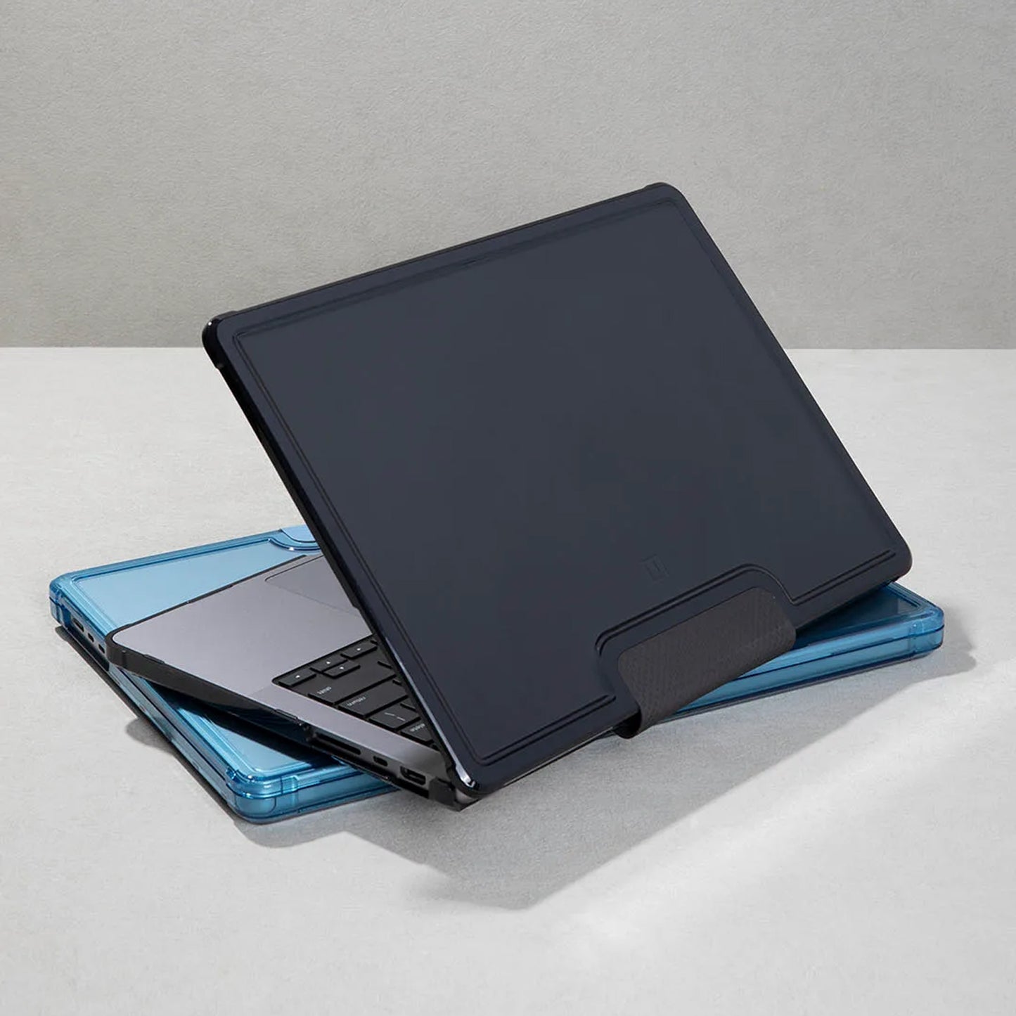 UAG Lucent for MacBook Pro 13" ( 2020 - 2021 M1 , 2022 M2 ) - With Side Vents Airflow - Forexengineer -Malaysia- 840283906039-840283906046-840283906053