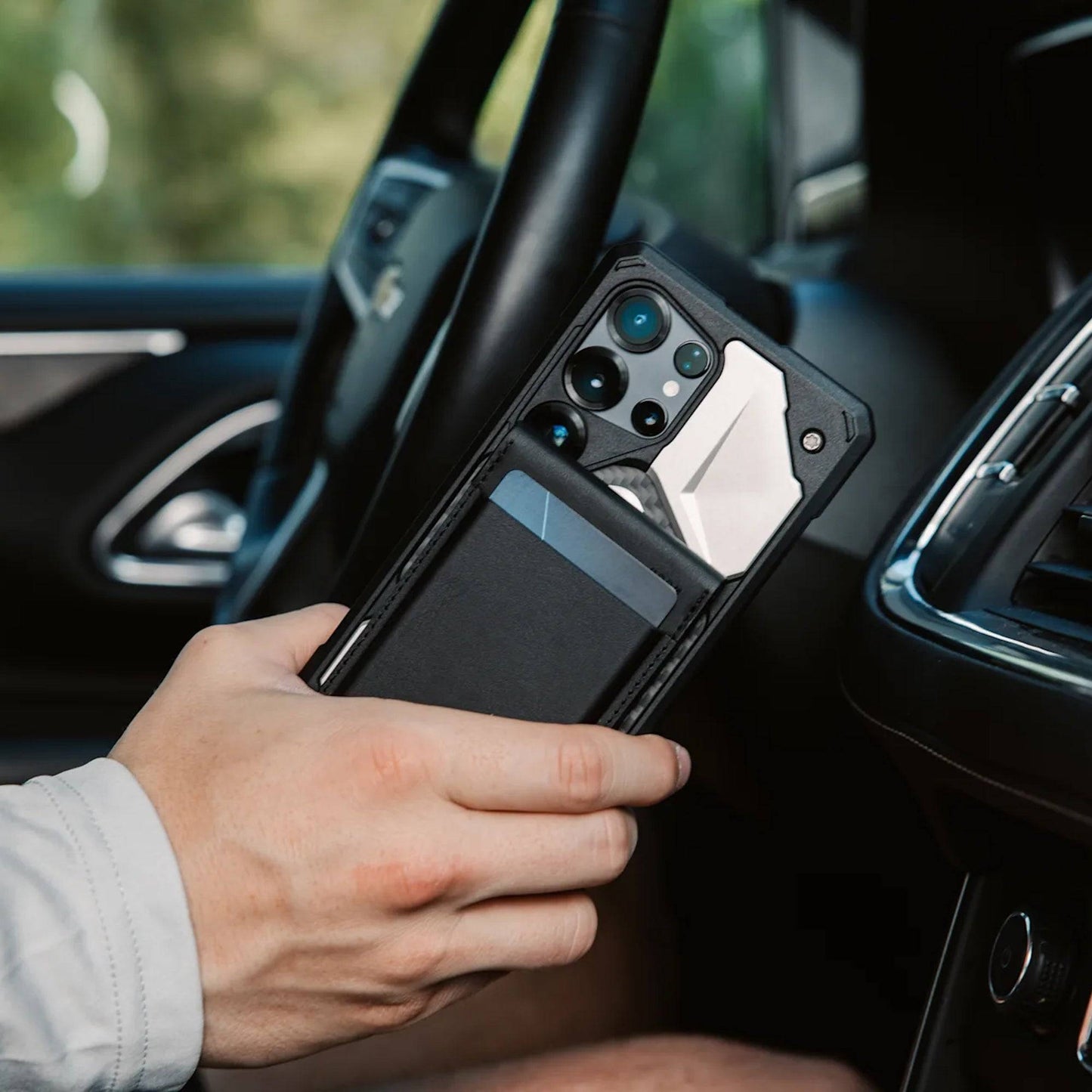 UAG Metropolis Vegan Leather Magsafe Wallet PU - Holds Up to 5 Cards.