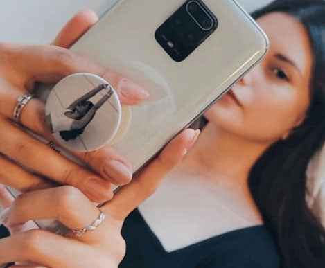 PopSockets Swappable PopGrip Enamel Wild Stripe White ( Barcode : 840173710272 )