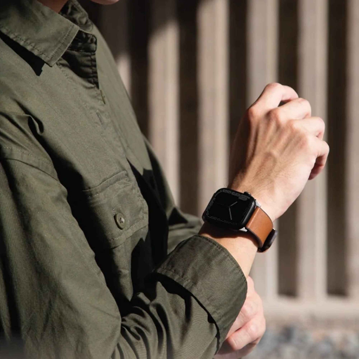 Uniq Straden Leather Strap for Apple Watch Series 7 - SE - 6 - 5 - 4 - 3 - 2 - 1 ( 45mm - 44mm - 42mm ) - Black