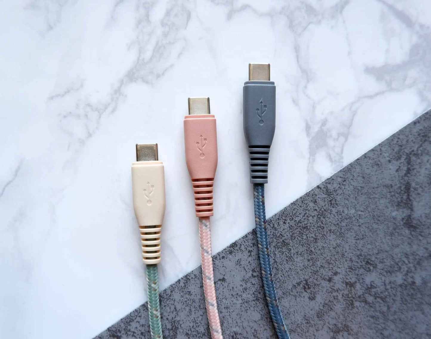 Monocozzi Motif Braided USB-C to Lightning Cable ( 100cm ) - Charcoal (Barcode: 4895199105324 )