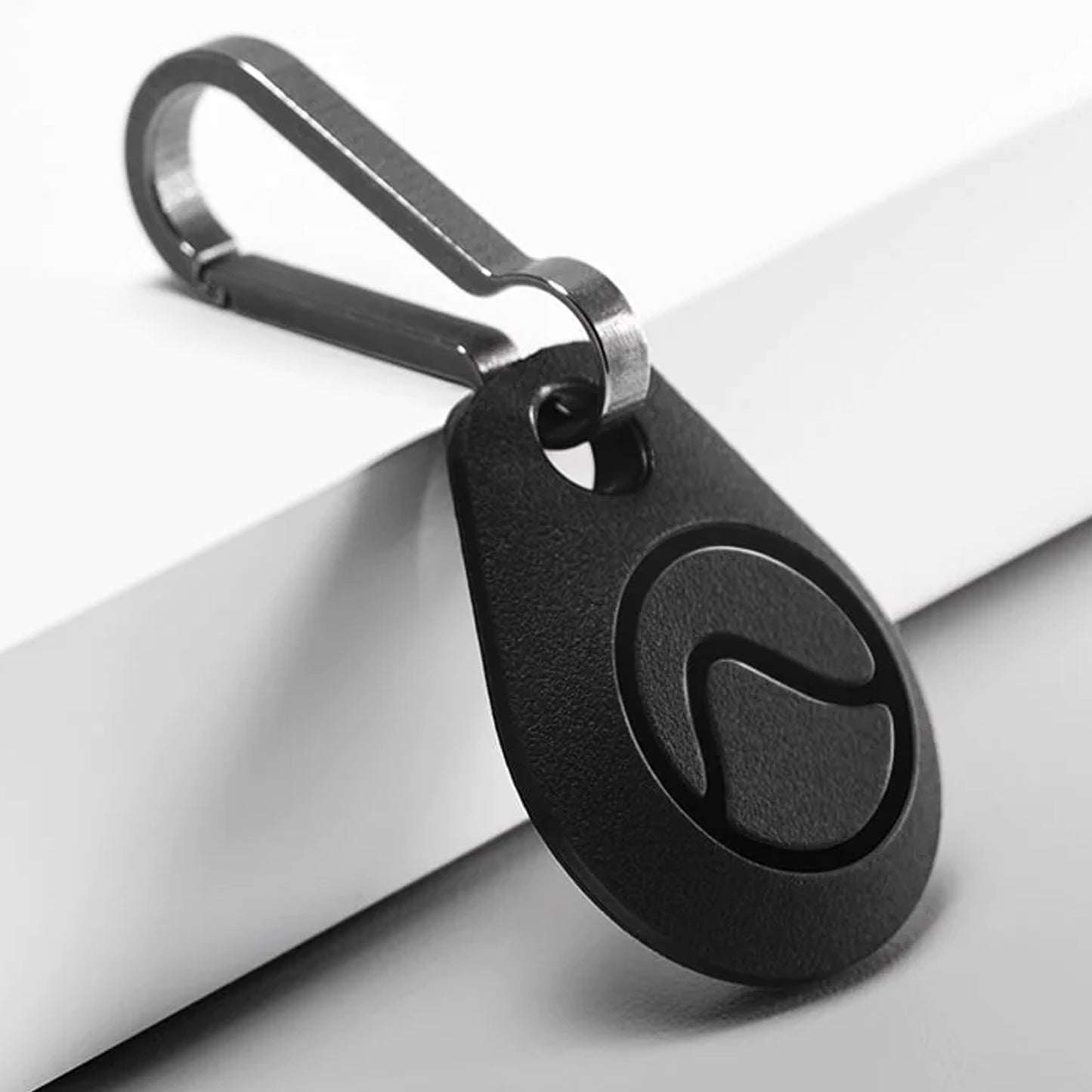 Caudabe TagClip for Airtag - Carabiner Compatible