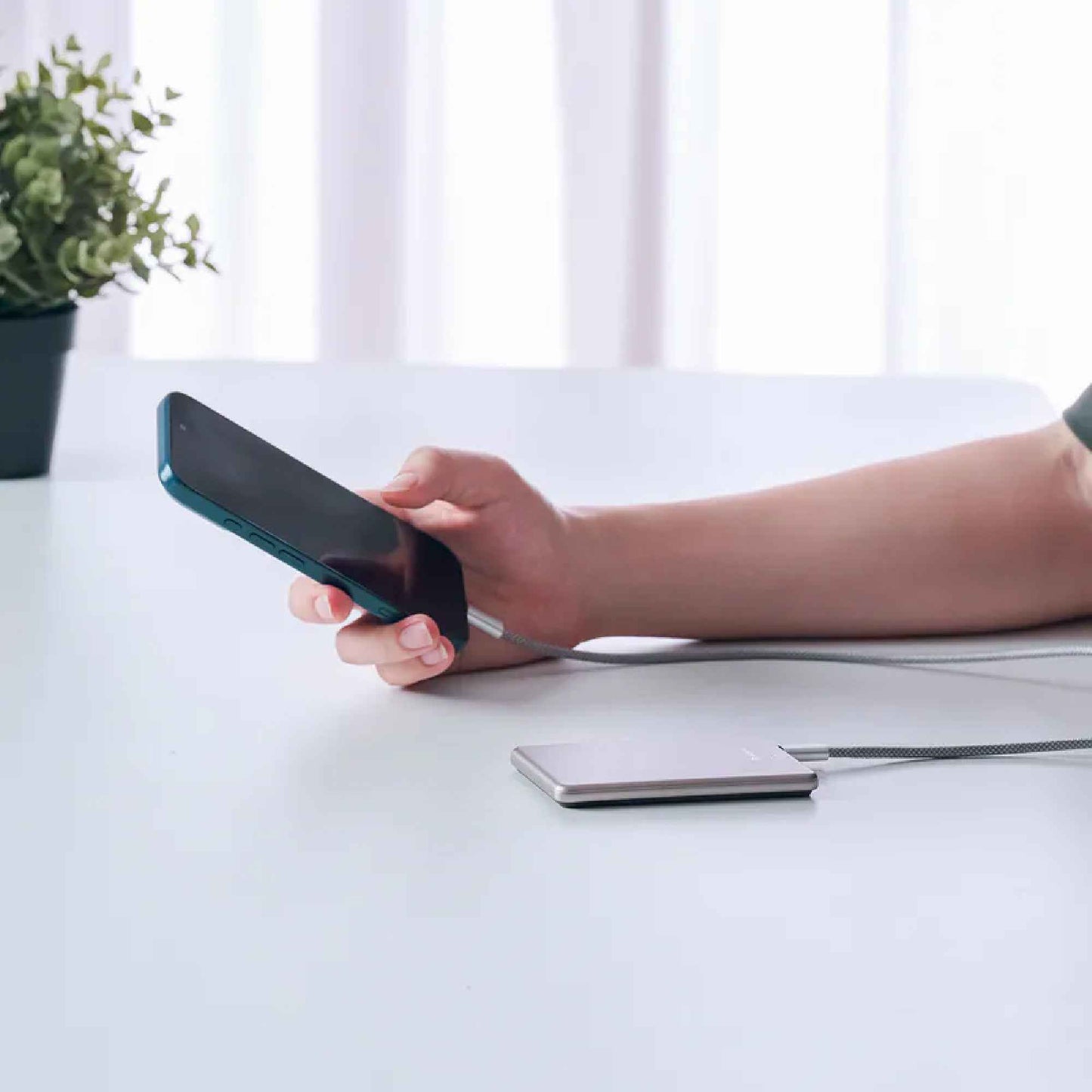 ADAM Elements VIONTA Q5 / Q10 ( 5,000mAh / 10,000mAh ) Qi2 Ultra Slim Magnetic Wireless Power Bank CCC Certified