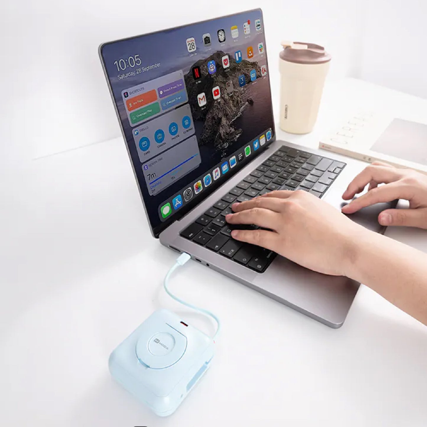 [ CCC Certified ] Hoda 10000mAh Dual Cable Fast Charging Powerbank With Magsafe And Holder