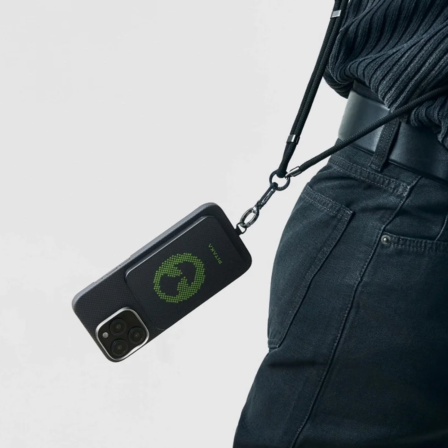 PITAKA Aramid Fiber Qi2 Wireless Magnetic Power Bank 5,000mAh 15W.