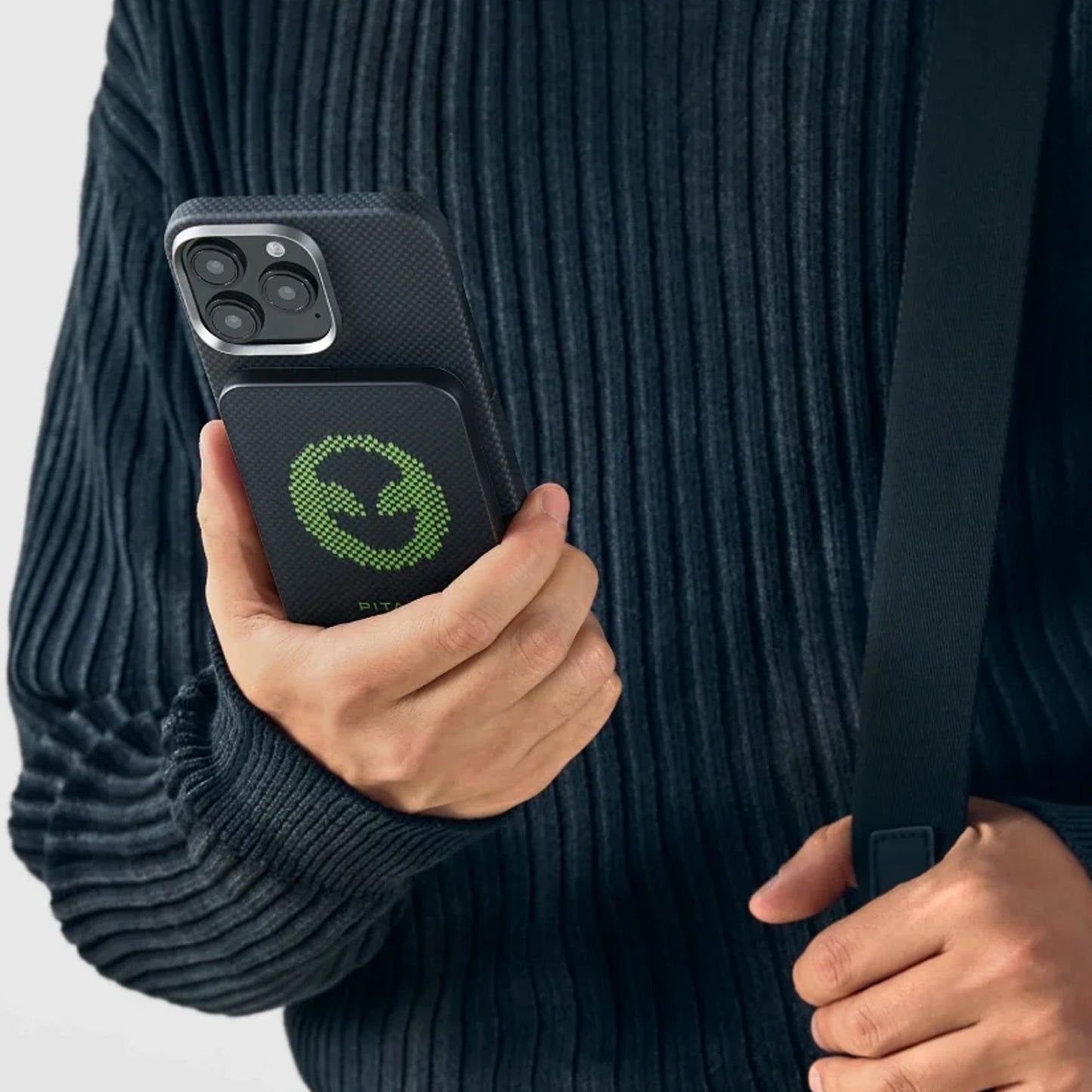 PITAKA Aramid Fiber Qi2 Wireless Magnetic Power Bank 5,000mAh 15W.