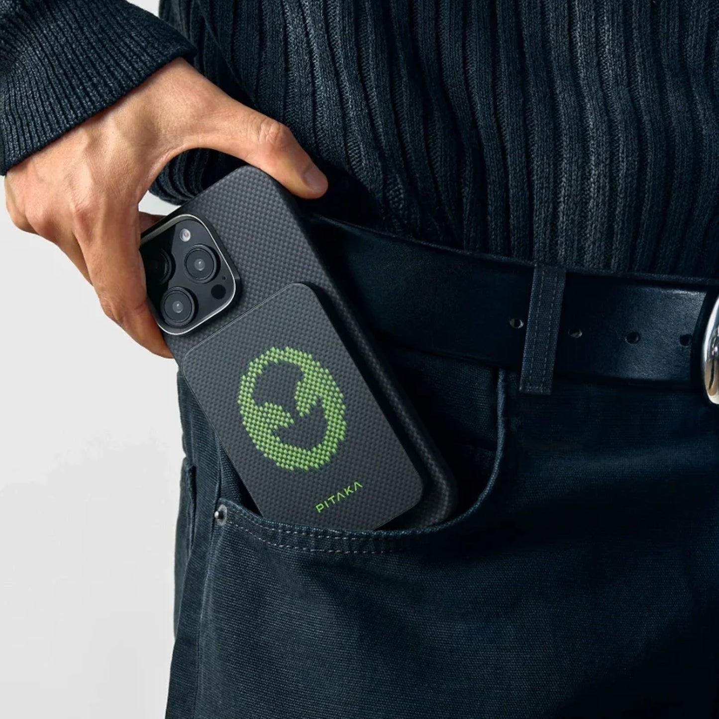 PITAKA Aramid Fiber Qi2 Wireless Magnetic Power Bank 5,000mAh 15W.