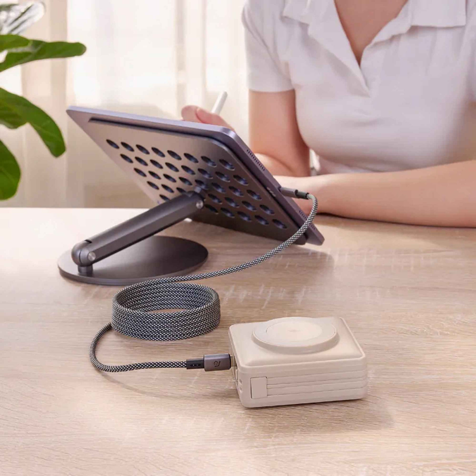 ADAM Elements GRAVITY X5 Powerbank 15000mAh with Cable USB-C Lightning 5-in-1 and  Travel Adapter