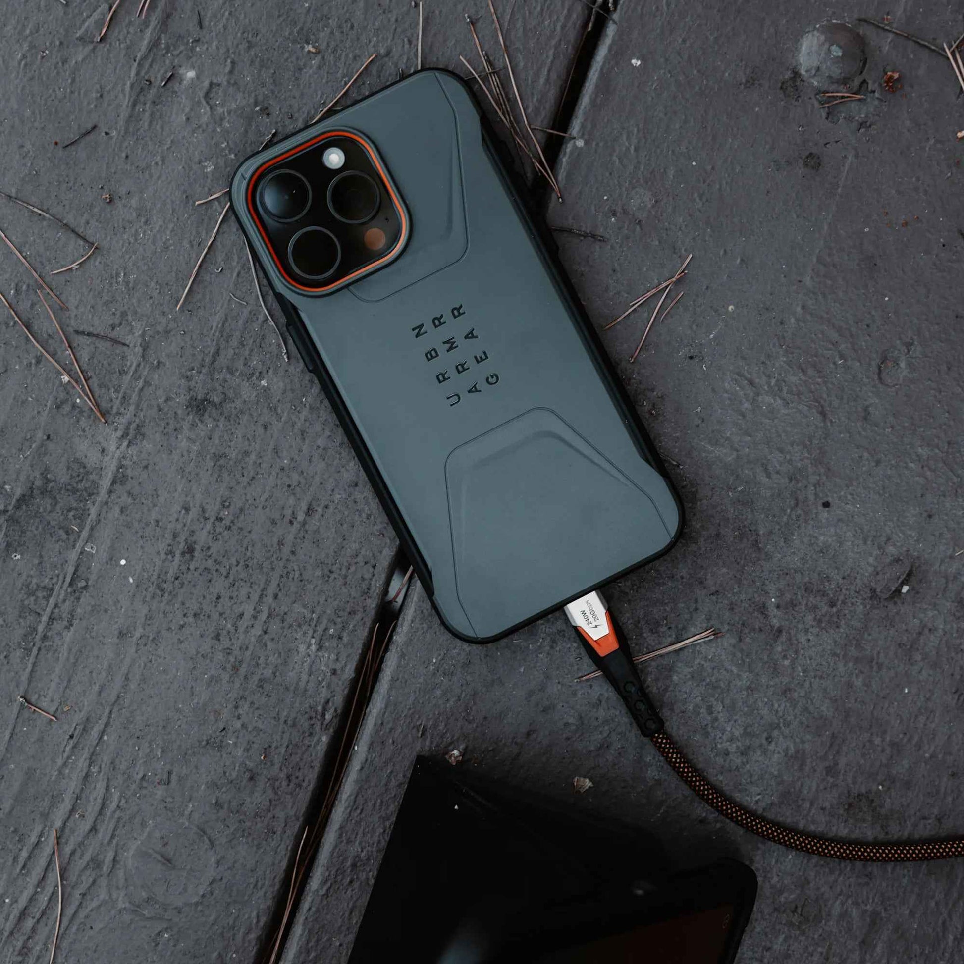 UAG Surge Cable 3.2 USB-C 240W 20Gbps Data Transfer 60HZ 4K UHD 0.75M