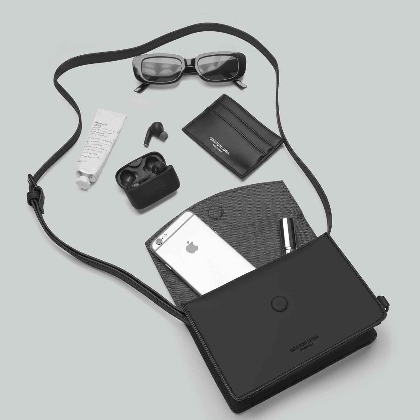 Gaston Luga Spläsh Pix Crossbody - Eco-friendly Material with 8,000 mm Waterproof Rating