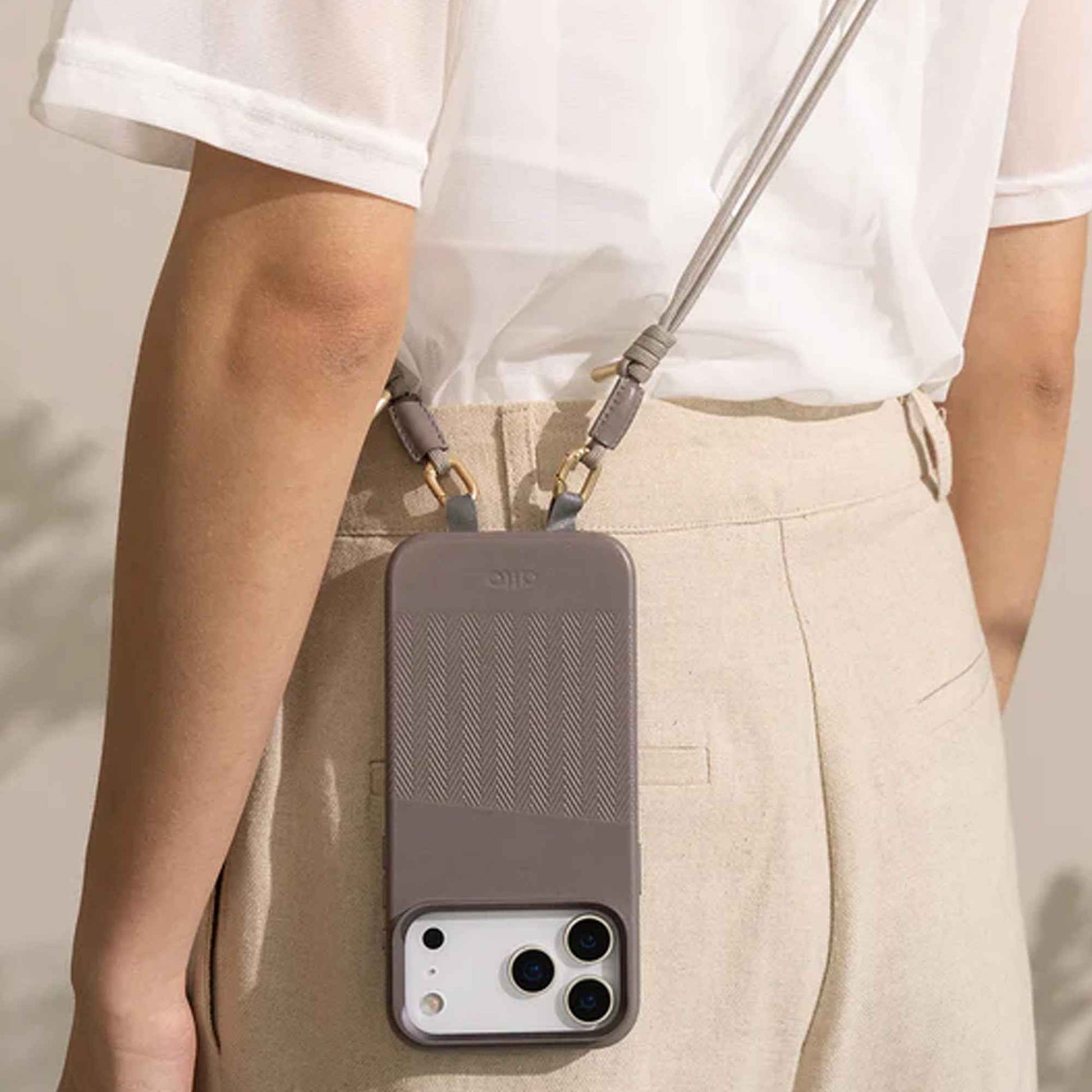 Alto Herring Magnetic Stand Leather Case for iPhone 17 Pro Max - Italian Full-grain Leather Cover