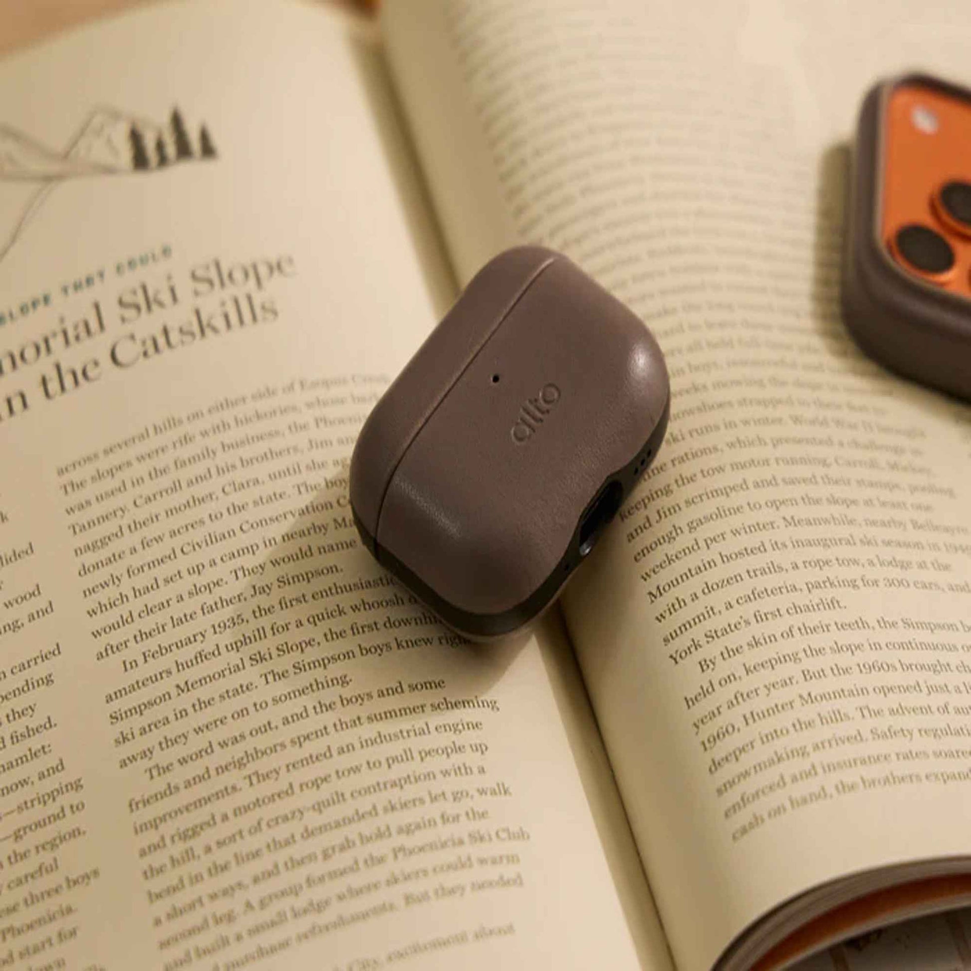 Alto Leather Case for AirPods Pro 3 - Italian Full-Grain Leather with Detachable Buckle