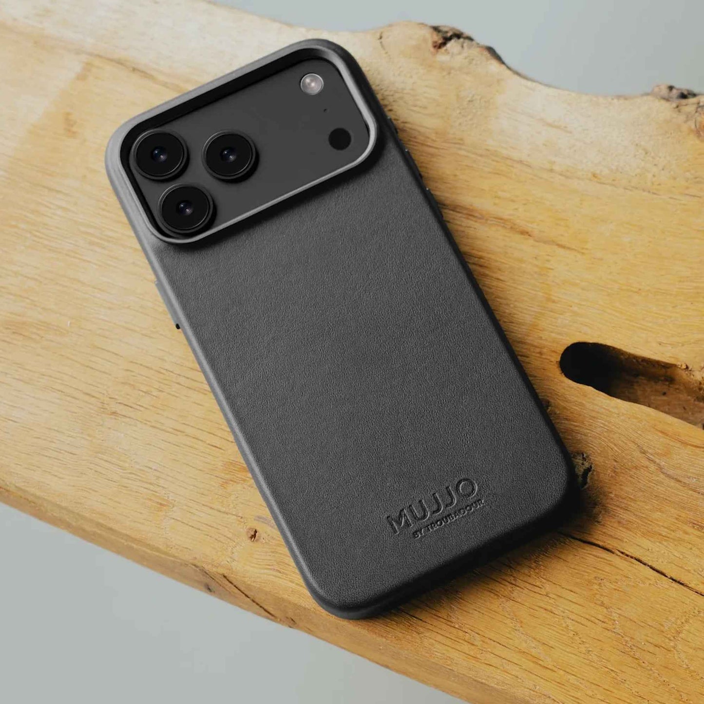 Mujjo Full Leather Case with MagSafe for iPhone 17 Series