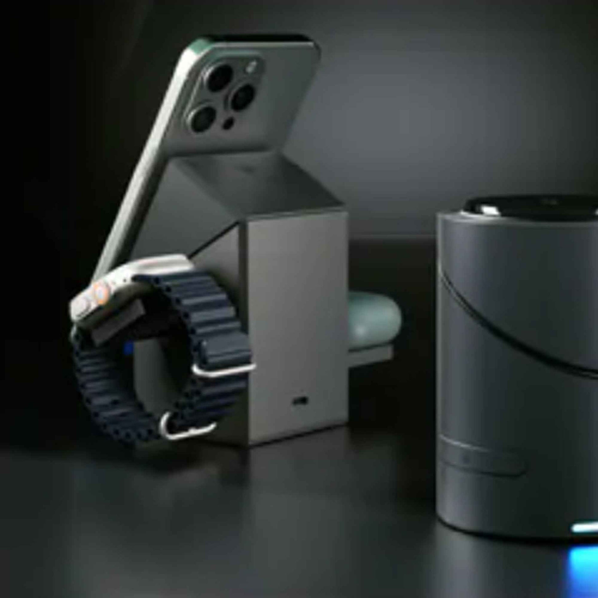 ADAM elements Mag Qube Qi2 3-in-1 Intelligent Charging Station