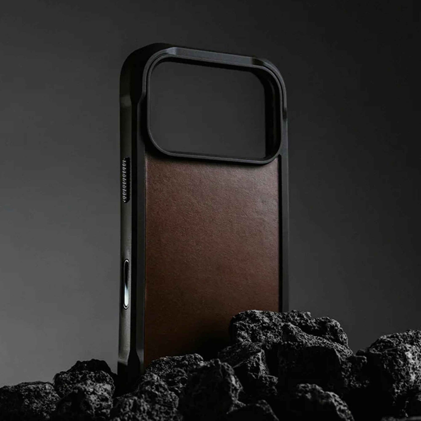 Nomad Rugged Leather Case ( Horween ) for iPhone 17 Series - MagSafe Compatible