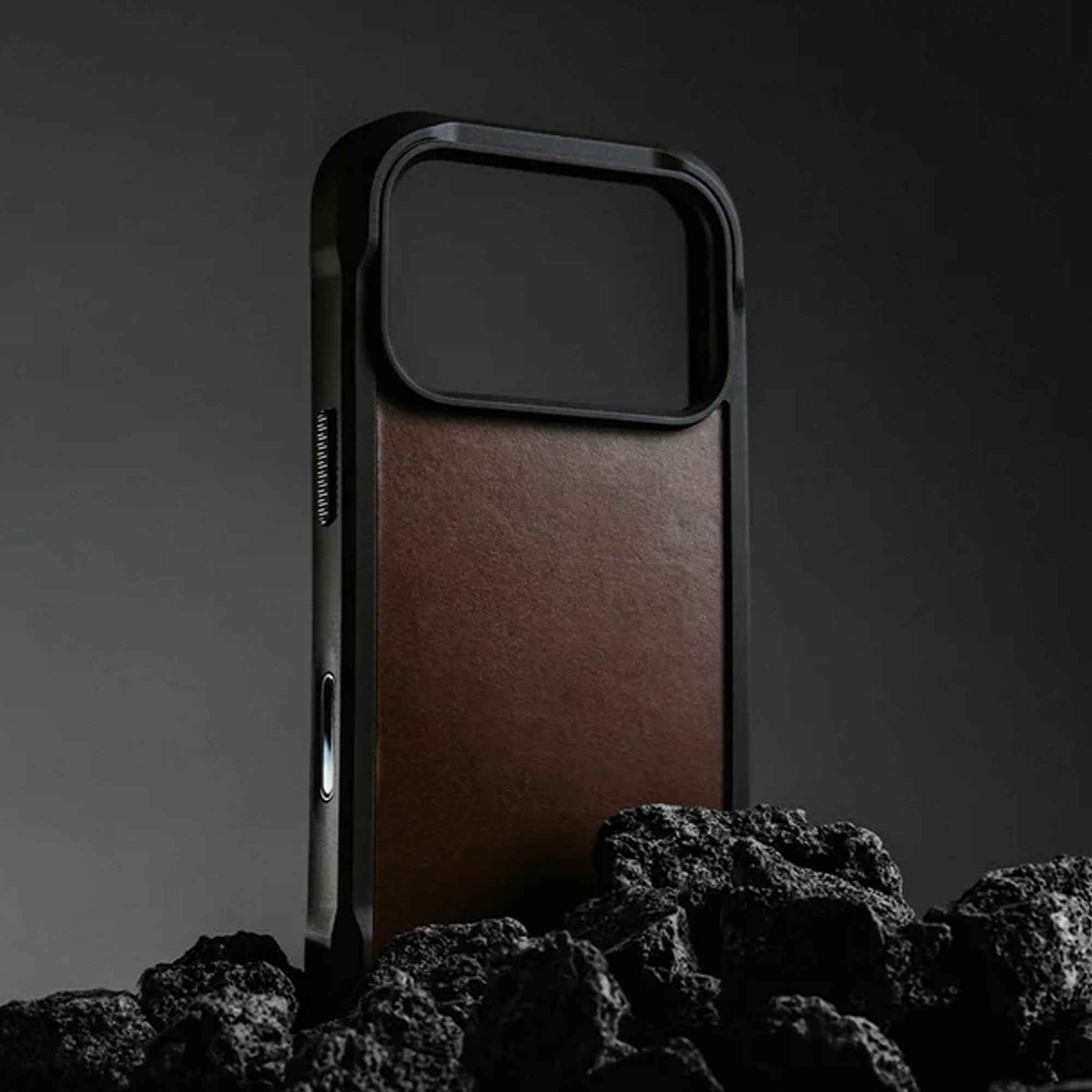 Nomad Rugged Leather Case ( Horween ) for iPhone 17 Series - MagSafe Compatible