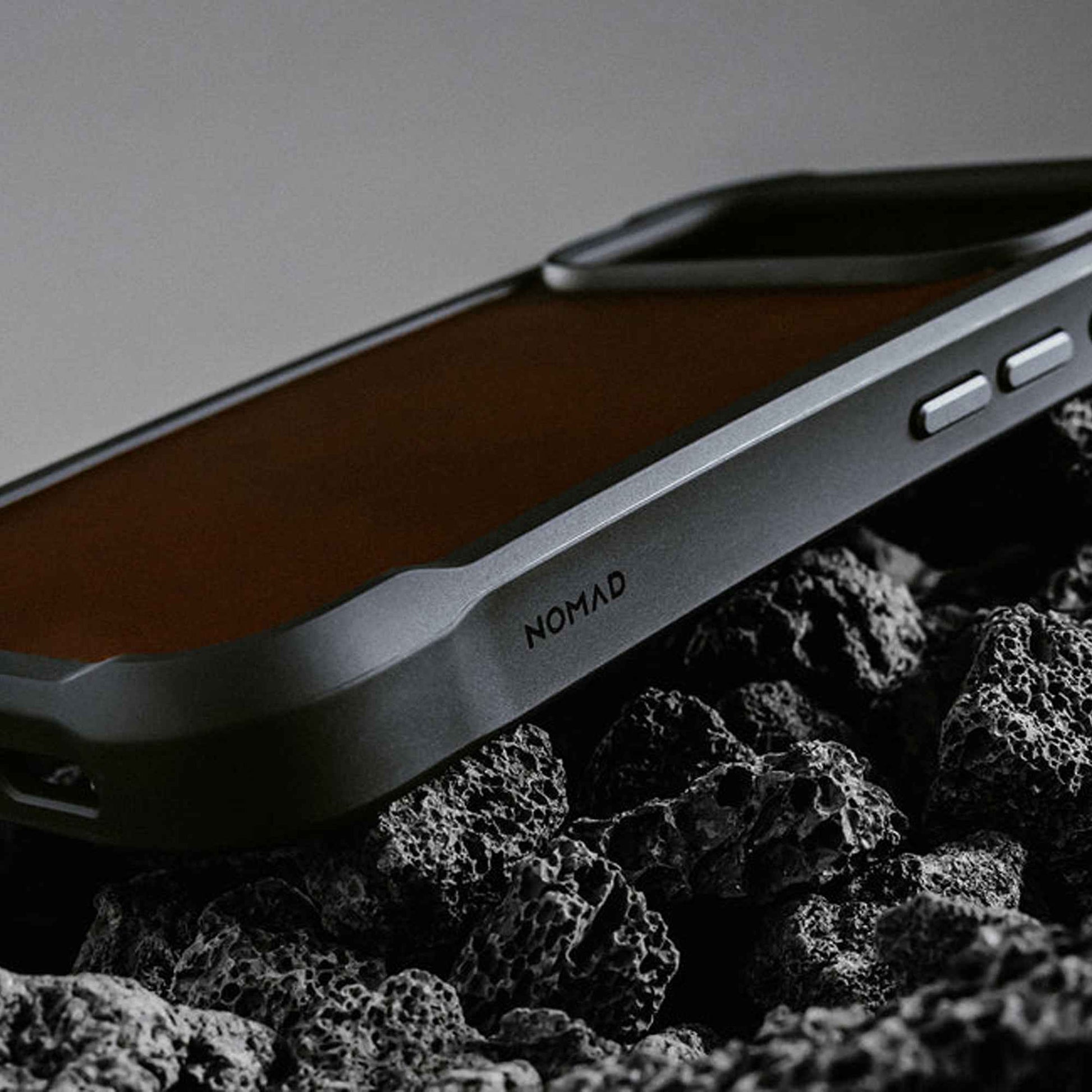Nomad Rugged Leather Case ( Horween ) for iPhone 17 Series - MagSafe Compatible