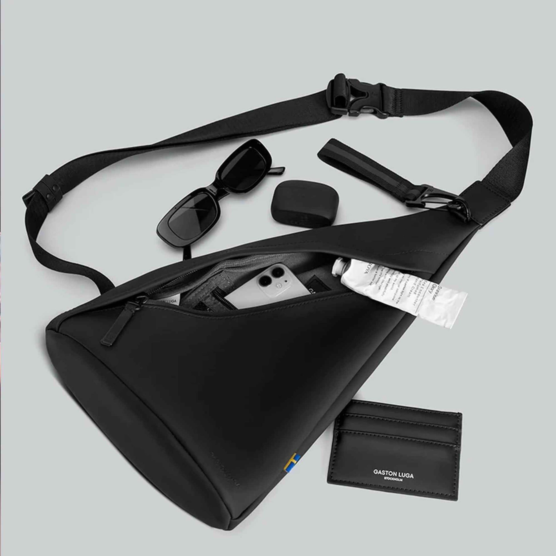 Gaston Luga Spläsh Sling Bag - Waterproof Rating of 8,000 mm with D Ring for Hanging Small Item