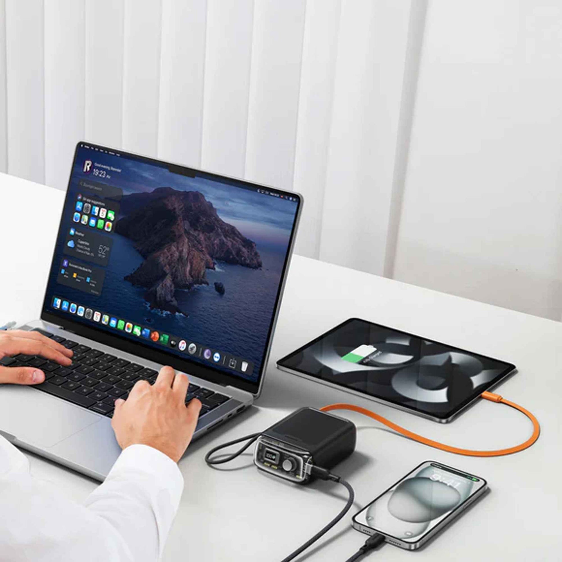 Innostyle TransiMini FlexCharge 10000mAh Power Bank with Built-in Retractable Cable (up to 60cm) 30W