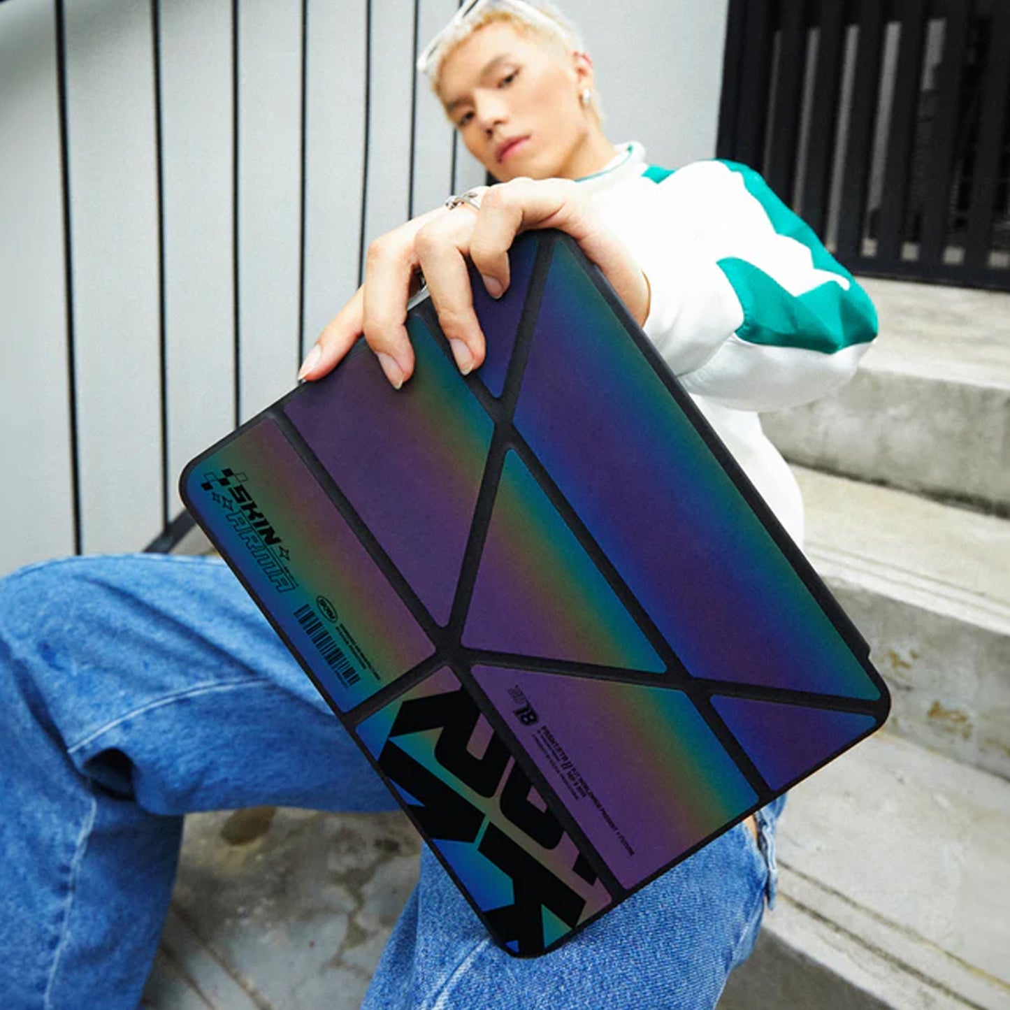 Skinarma Kira Kobai for iPad Pro 11" ( 2024 ) M4 - Detachable Y-fold Stand Magnetic Flap Closure with Stylus Storage - Hologram