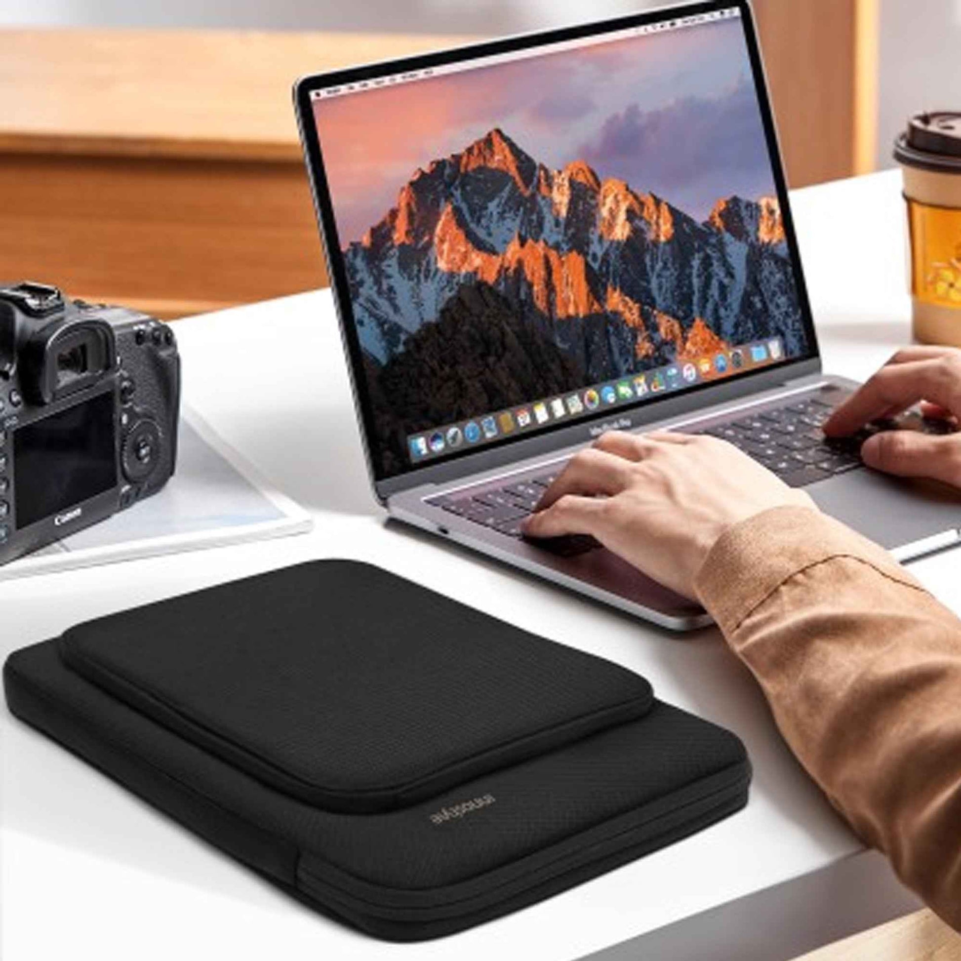 Innostyle OmniProtect Carrying Sleeve with Shoulder Strap Up To 14" / 16" for Laptop / MacBook / Tablet / iPad