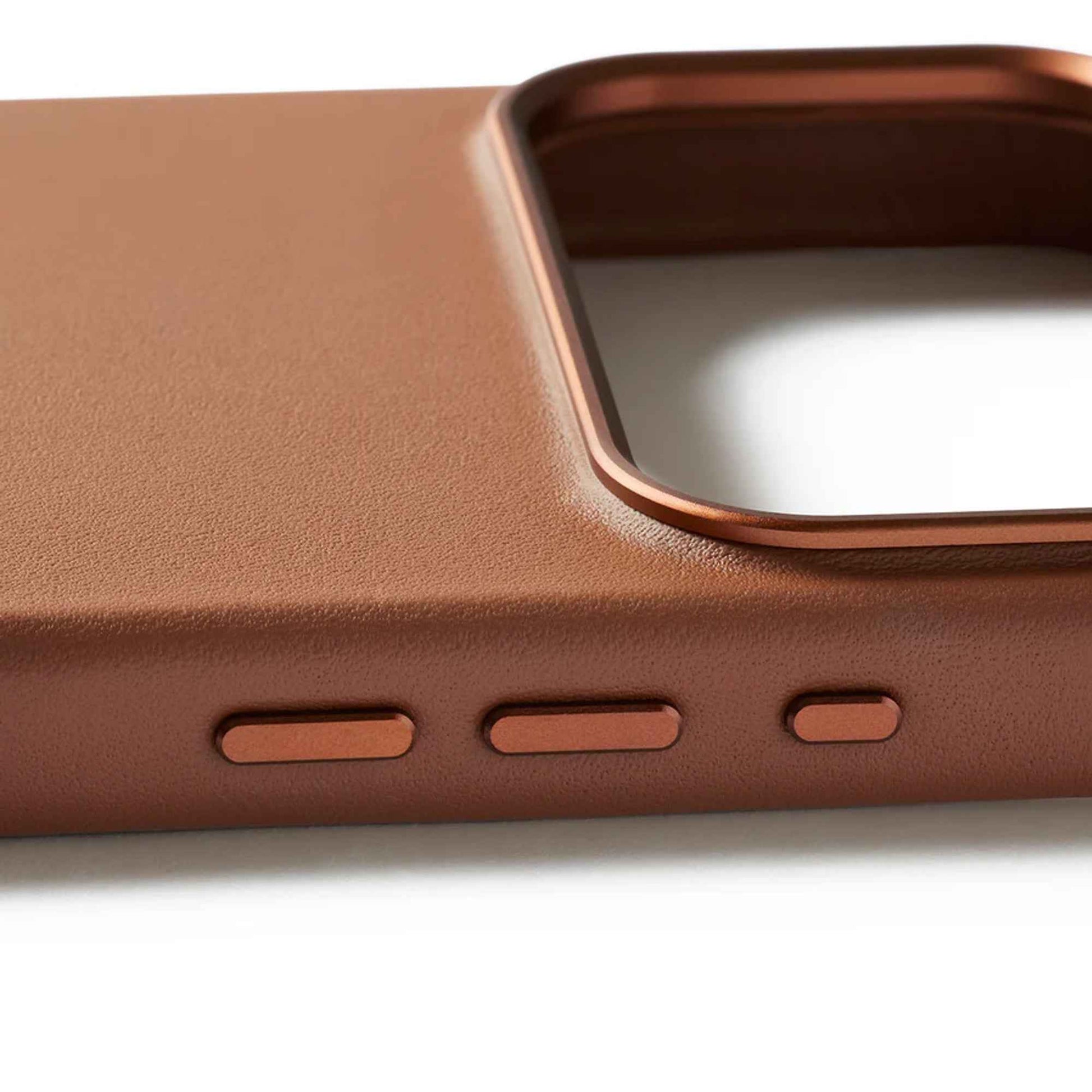 Mujjo Full Leather Case with MagSafe for iPhone 17 Series