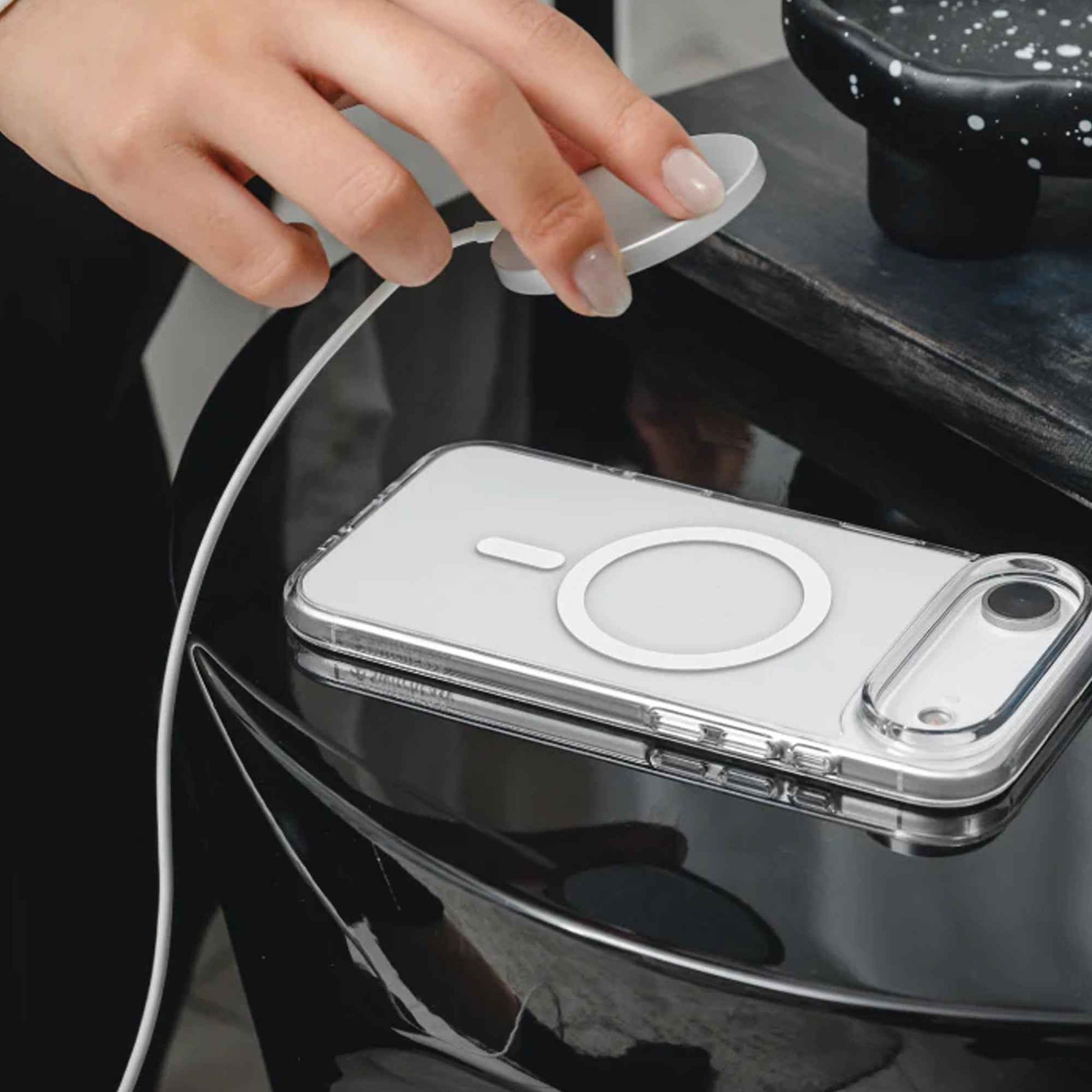SwitchEasy Crush M ( MagSafe ) for iPhone 17 Series - Transparent