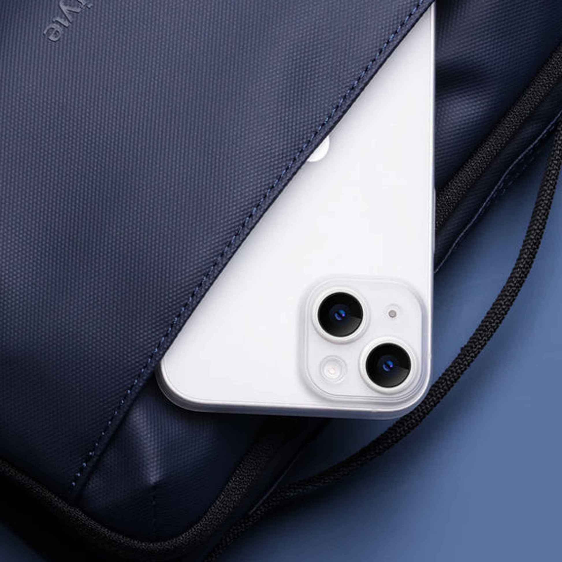 Innostyle FlexiCarry Crossbody Sling with Shoulder Strap 2L Water Resistant