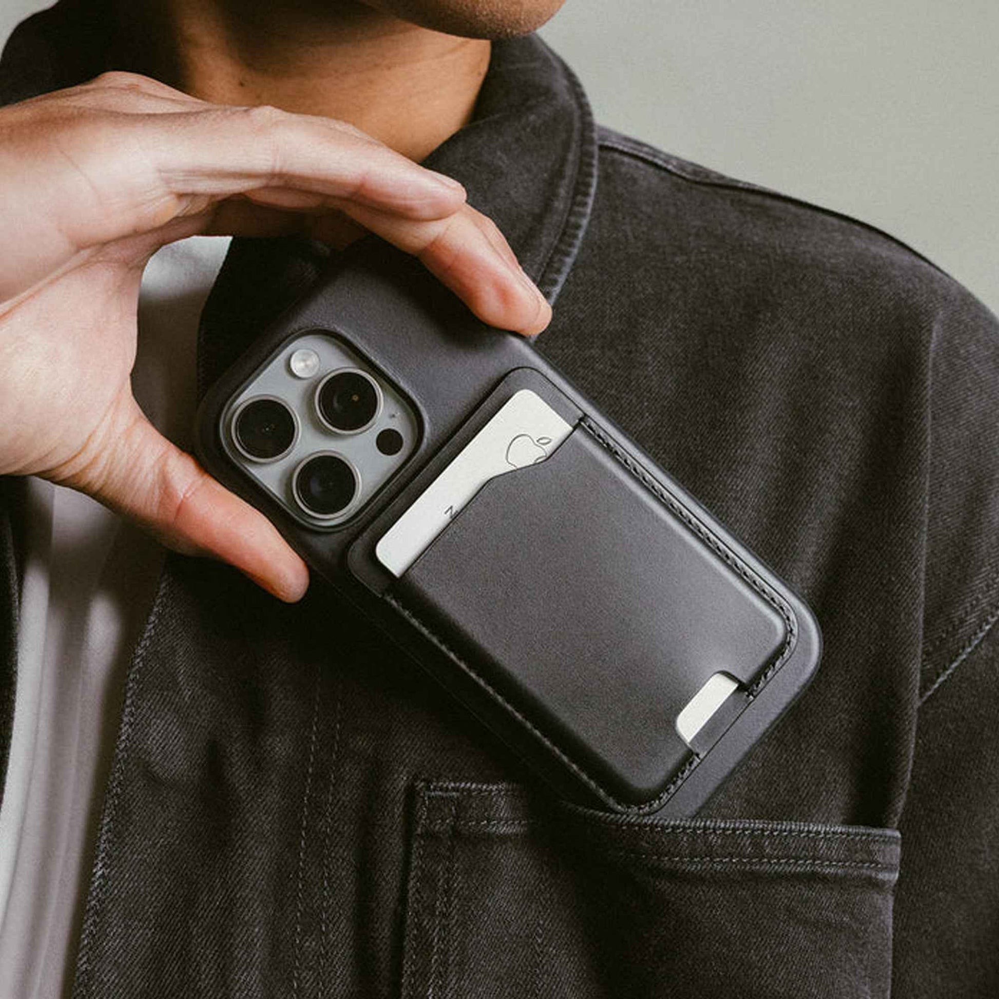 Nomad Horween Leather Mag Wallet with MagSafe & Find My Tracking