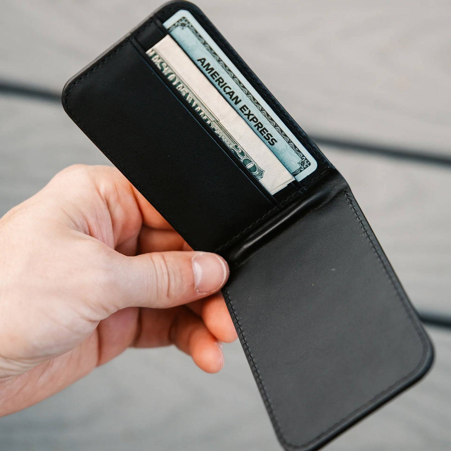 UAG Metropolis Vegan Leather Magsafe Wallet PU - Holds Up to 5 Cards.