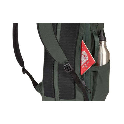 Thule Paramount Backpack 24L - Fit for 15.6" laptop or 16" Macbook and 10.5" tablet - Racing Green (Barcode: 0085854249683 )