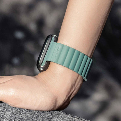 SwitchEasy Skin Silicone Magnetic Watch Band for Apple Watch 41mm - 40mm - 38mm ( 8 - SE2 - 7 - SE - 6 - 5 - 4 - 3 - 2 ) - Pine Green (Barcode: 4895241111259 )
