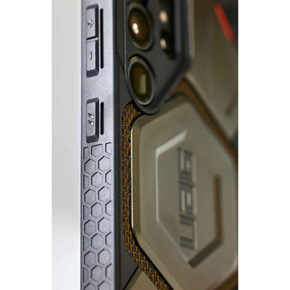 UAG Monarch Pro for Samsung Galaxy S23 Ultra - Kevlar Elemental Green (Barcode: 840283910296 )
